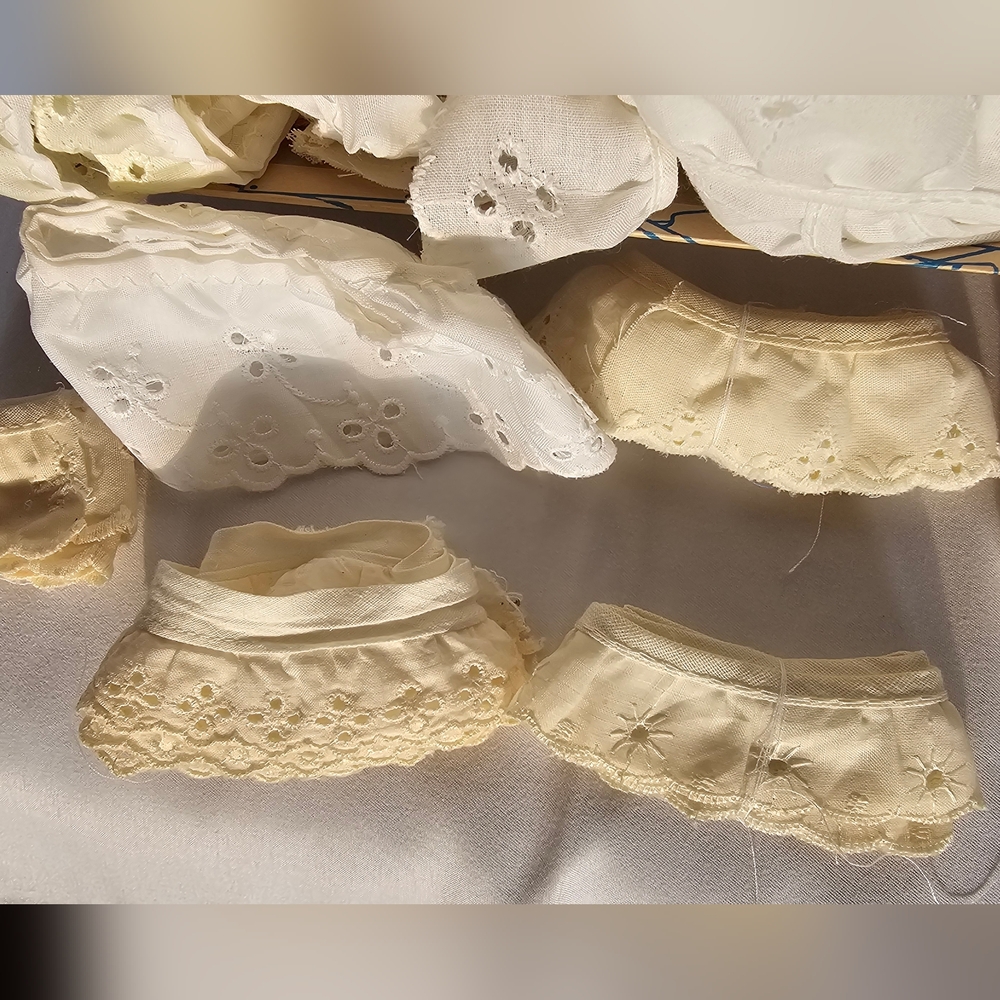 Vintage Eyelet Trim Collection - Picture 5 of 11